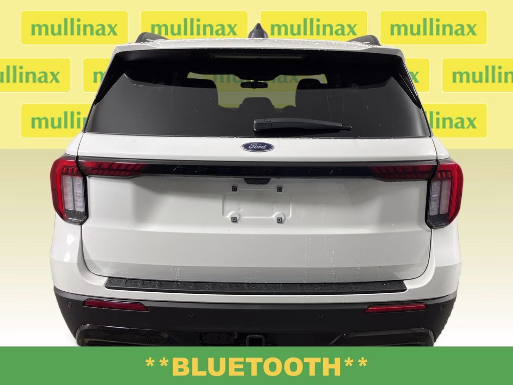 2026 Star White Metallic Tri-Coat Ford Explorer ST-Line RWD SUV
