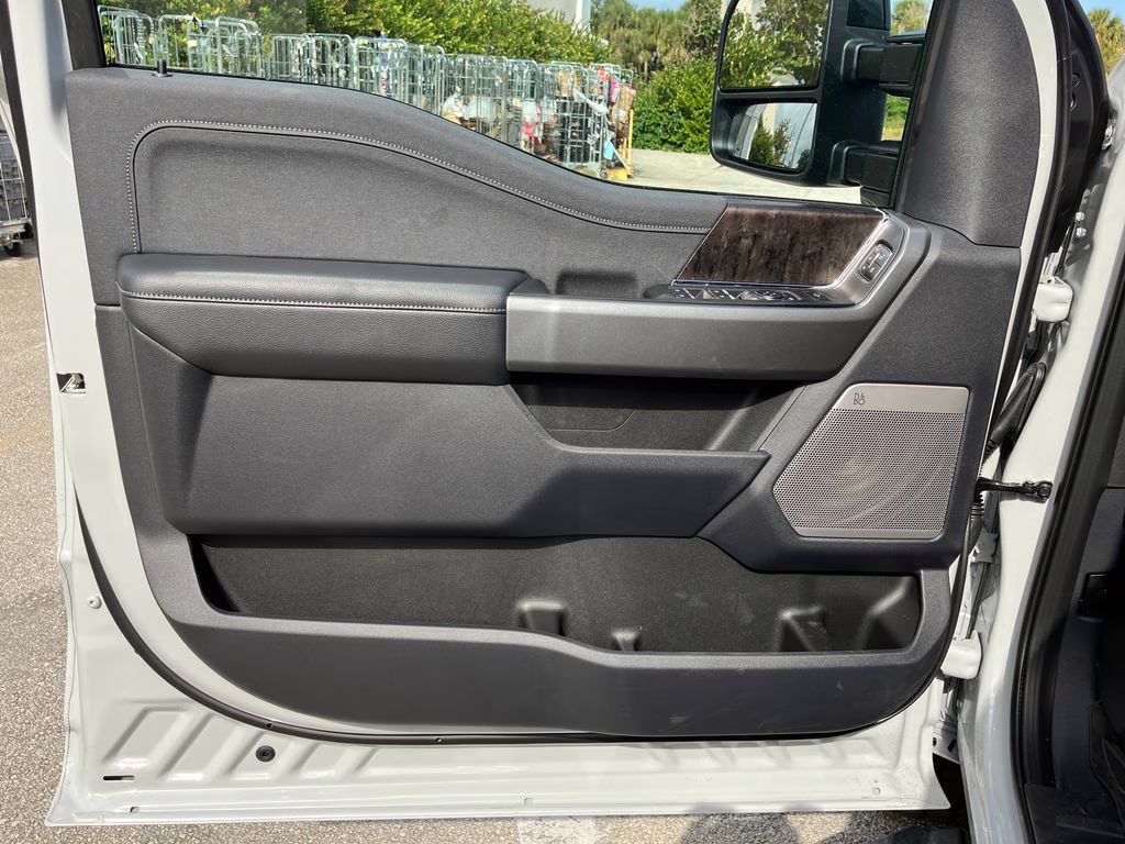 2026 Avalanche Ford Super Duty F-250 SRW Lariat 4X4 Truck