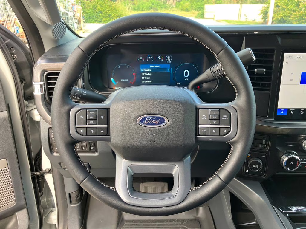 2026 Avalanche Ford Super Duty F-250 SRW Lariat 4X4 Truck