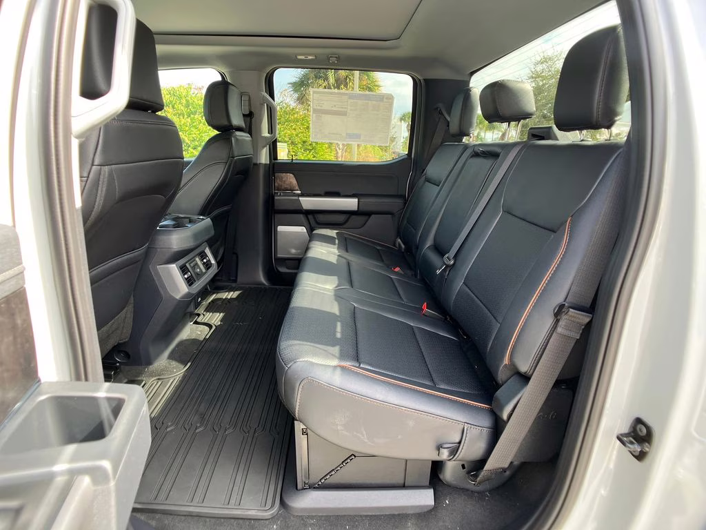 2026 Avalanche Ford Super Duty F-250 SRW Lariat 4X4 Truck