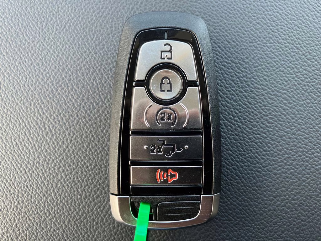 2026 Avalanche Ford Super Duty F-250 SRW Lariat 4X4 Truck