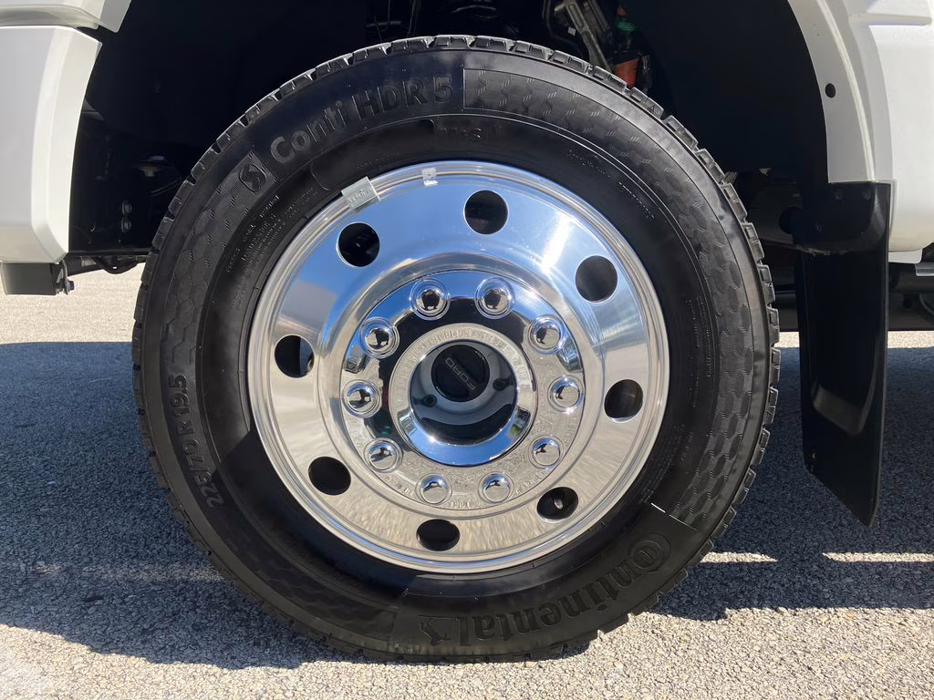 2025 Star White Metallic Tri-Coat Ford Super Duty F-450 DRW Platinum 4X4 Truck