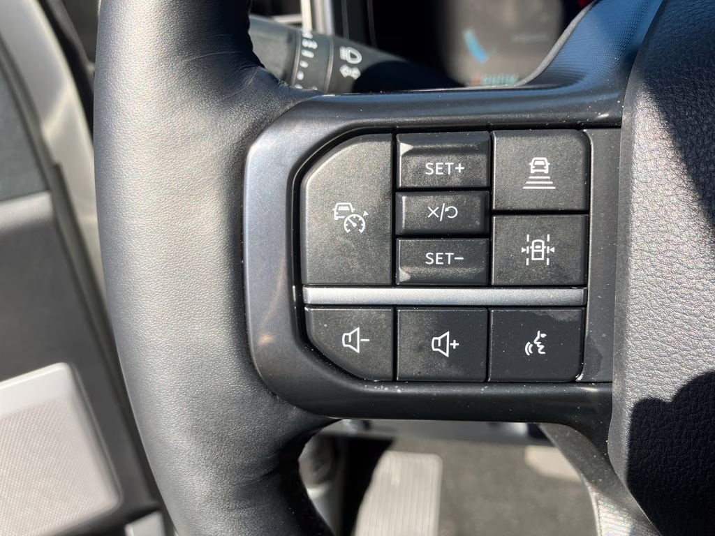 2025 Star White Metallic Tri-Coat Ford Super Duty F-450 DRW Platinum 4X4 Truck