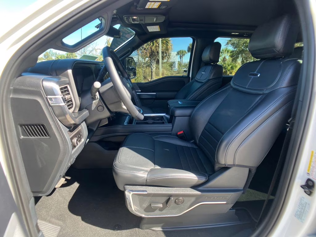 2025 Star White Metallic Tri-Coat Ford Super Duty F-450 DRW Platinum 4X4 Truck