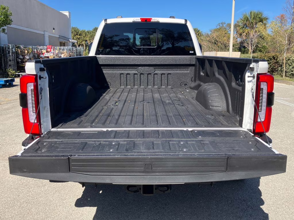 2025 Star White Metallic Tri-Coat Ford Super Duty F-450 DRW Platinum 4X4 Truck