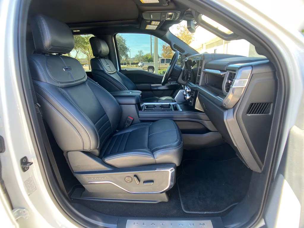 2025 Star White Metallic Tri-Coat Ford Super Duty F-450 DRW Platinum 4X4 Truck