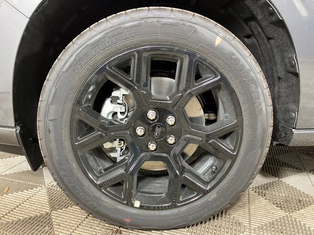 2026 Carbonized Gray Metallic Ford Maverick Lobo Standard AWD Truck