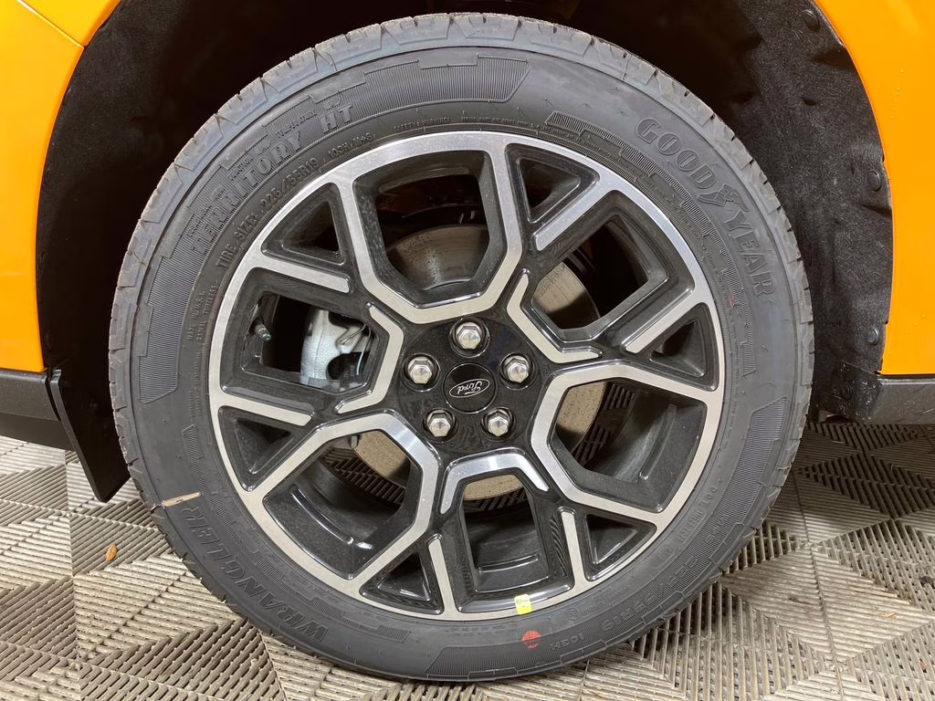 2026 Orange Fury Metallic Tri-Coat Ford Maverick Lariat AWD Truck