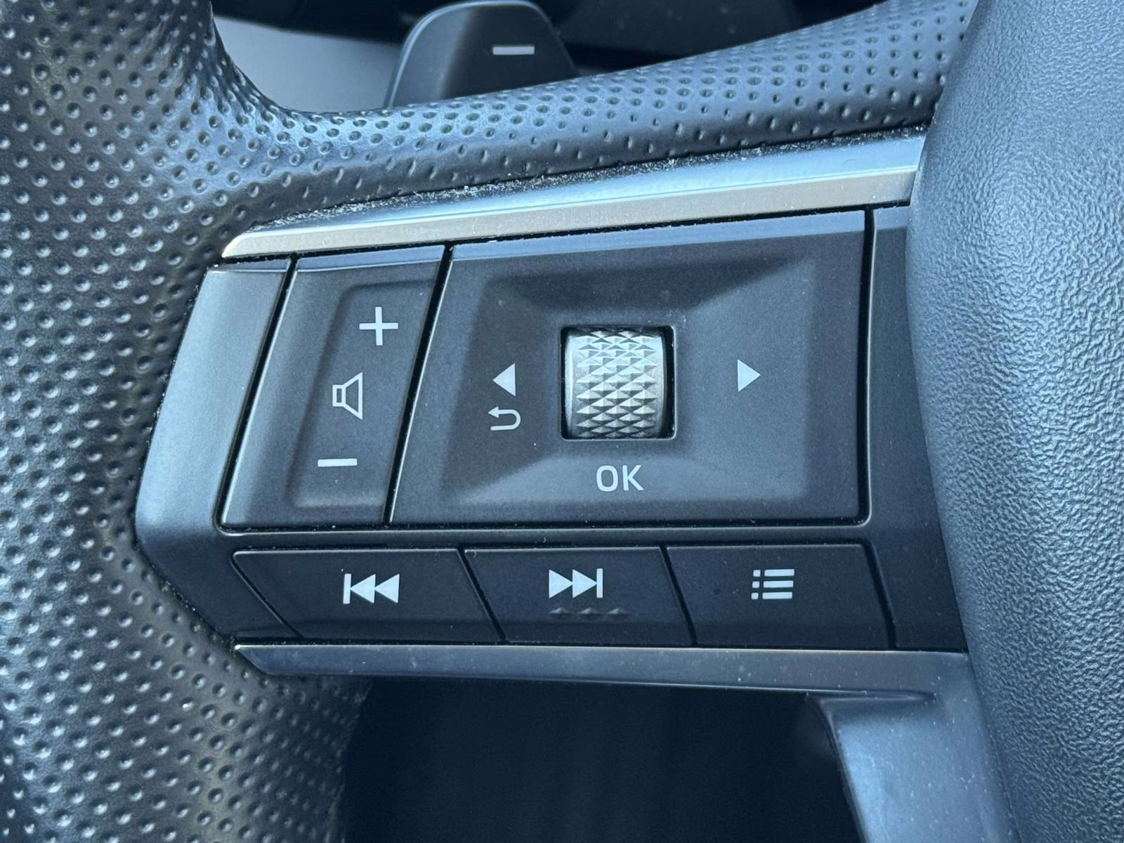 2024 White Mitsubishi Outlander SE FWD FWD SUV