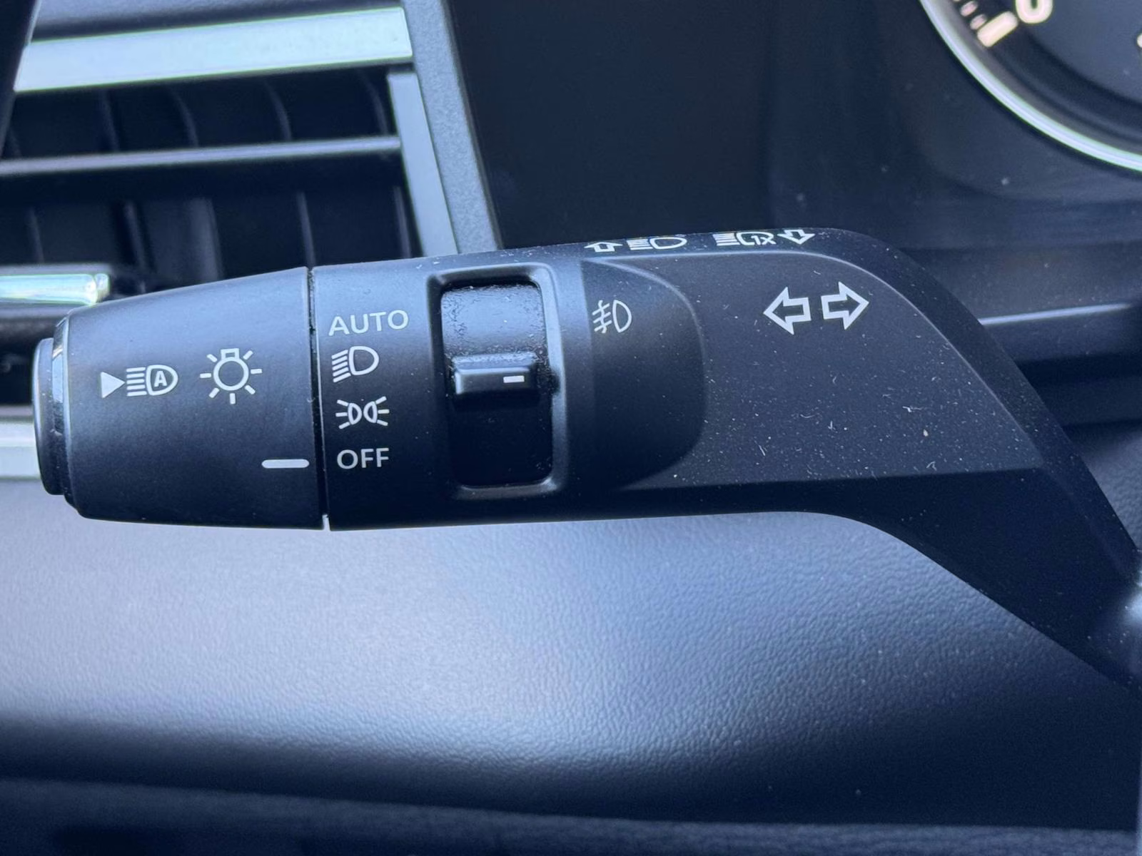 2024 White Mitsubishi Outlander SE FWD FWD SUV