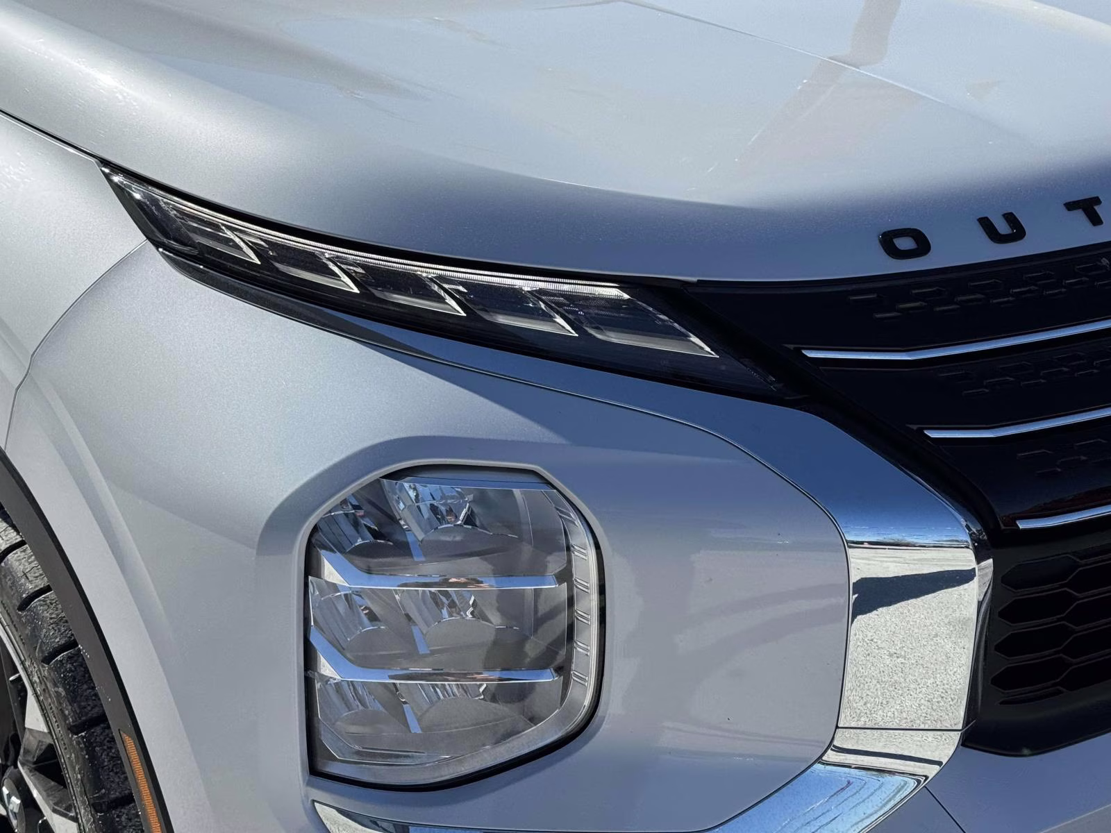 2024 White Mitsubishi Outlander SE FWD FWD SUV