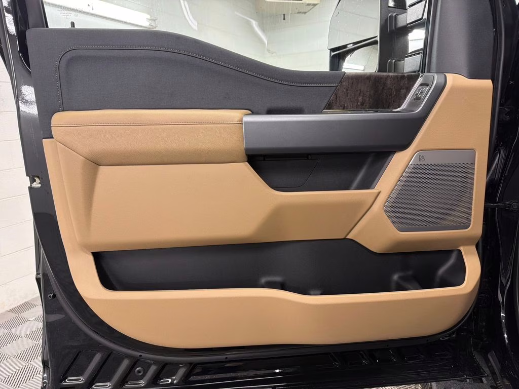 2026 Agate Black Metallic Ford Super Duty F-350 SRW Lariat 4X4 Truck