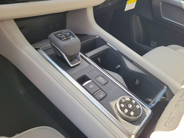2026 Everest White Pearl Tricoat Nissan Pathfinder SL 4X4 SUV