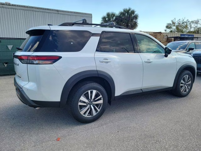 2026 Everest White Pearl Tricoat Nissan Pathfinder SL 4X4 SUV