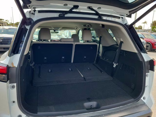 2026 Everest White Pearl Tricoat Nissan Pathfinder SL 4X4 SUV