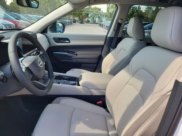 2026 Everest White Pearl Tricoat Nissan Pathfinder SL 4X4 SUV