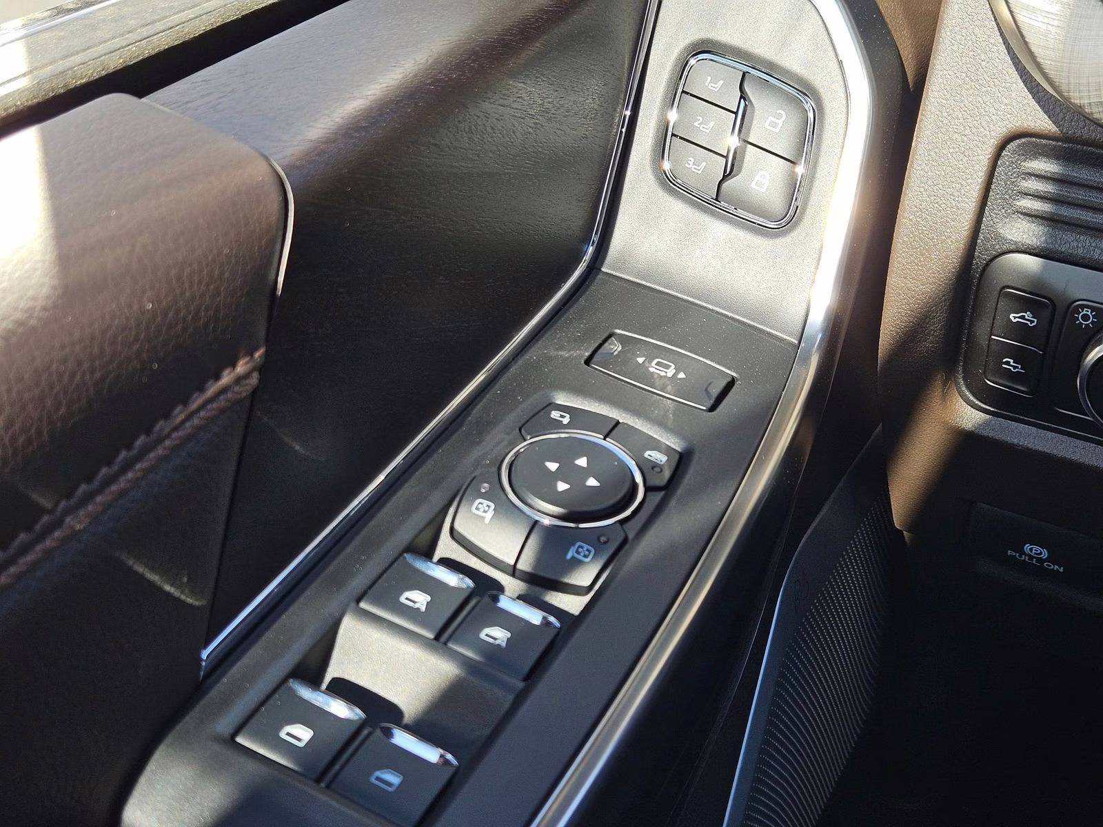 2026 White Metallic Ford Super Duty F-350 SRW King Ranch 4X4 Truck