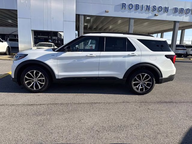 2026 White Ford Explorer ST-Line RWD SUV