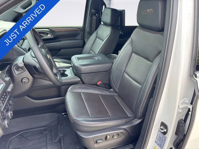 2024 Pearl Chevrolet Suburban High Country 4X4 SUV