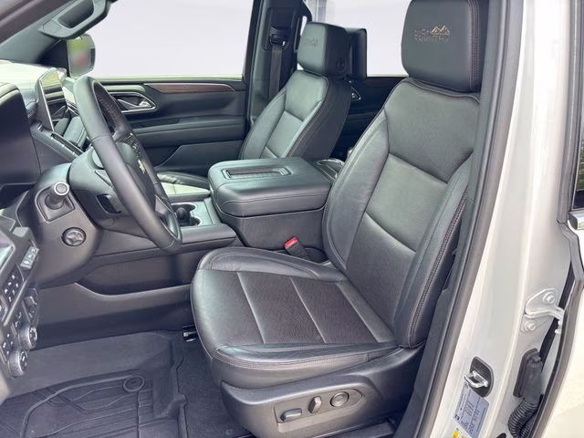 2024 Pearl Chevrolet Suburban High Country 4X4 SUV