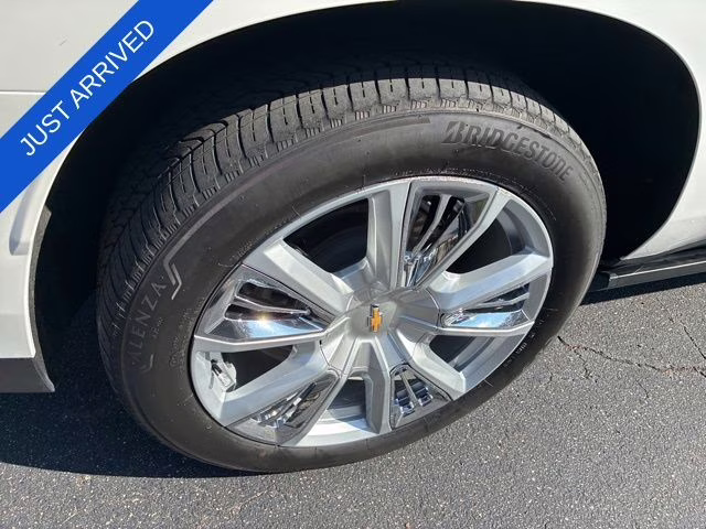 2024 Pearl Chevrolet Suburban High Country 4X4 SUV