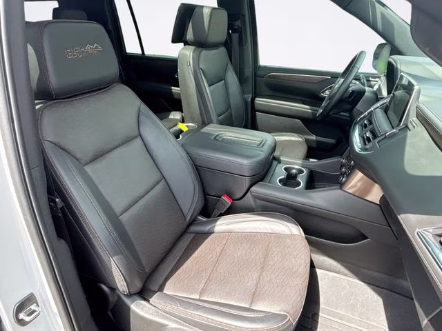 2024 Pearl Chevrolet Suburban High Country 4X4 SUV