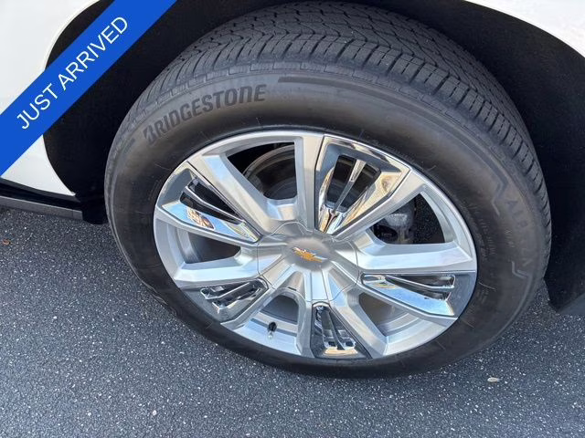 2024 Pearl Chevrolet Suburban High Country 4X4 SUV