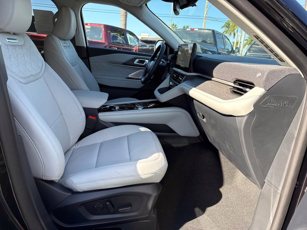 2026 Agate Black Metallic Ford Explorer Platinum 4X4 SUV