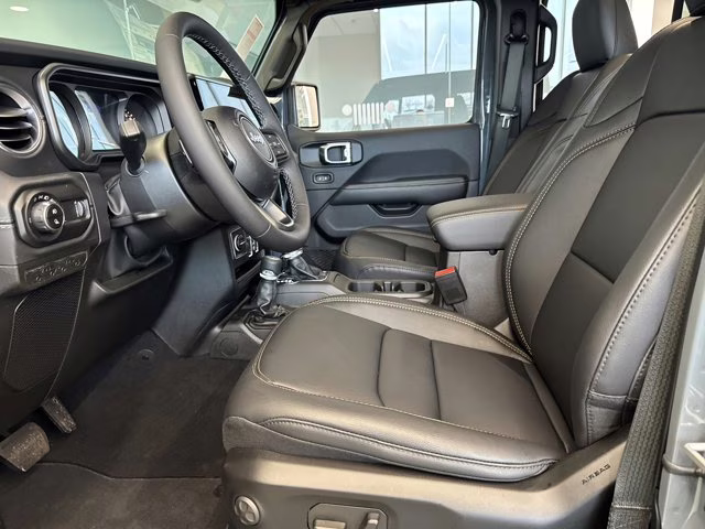 2026 Anvil Clearcoat Jeep Gladiator Sahara 4X4 Truck