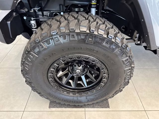 2026 Anvil Clearcoat Jeep Gladiator Sahara 4X4 Truck