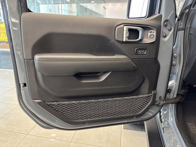 2026 Anvil Clearcoat Jeep Gladiator Sahara 4X4 Truck