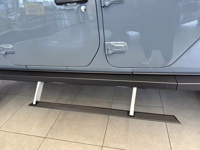 2026 Anvil Clearcoat Jeep Gladiator Sahara 4X4 Truck