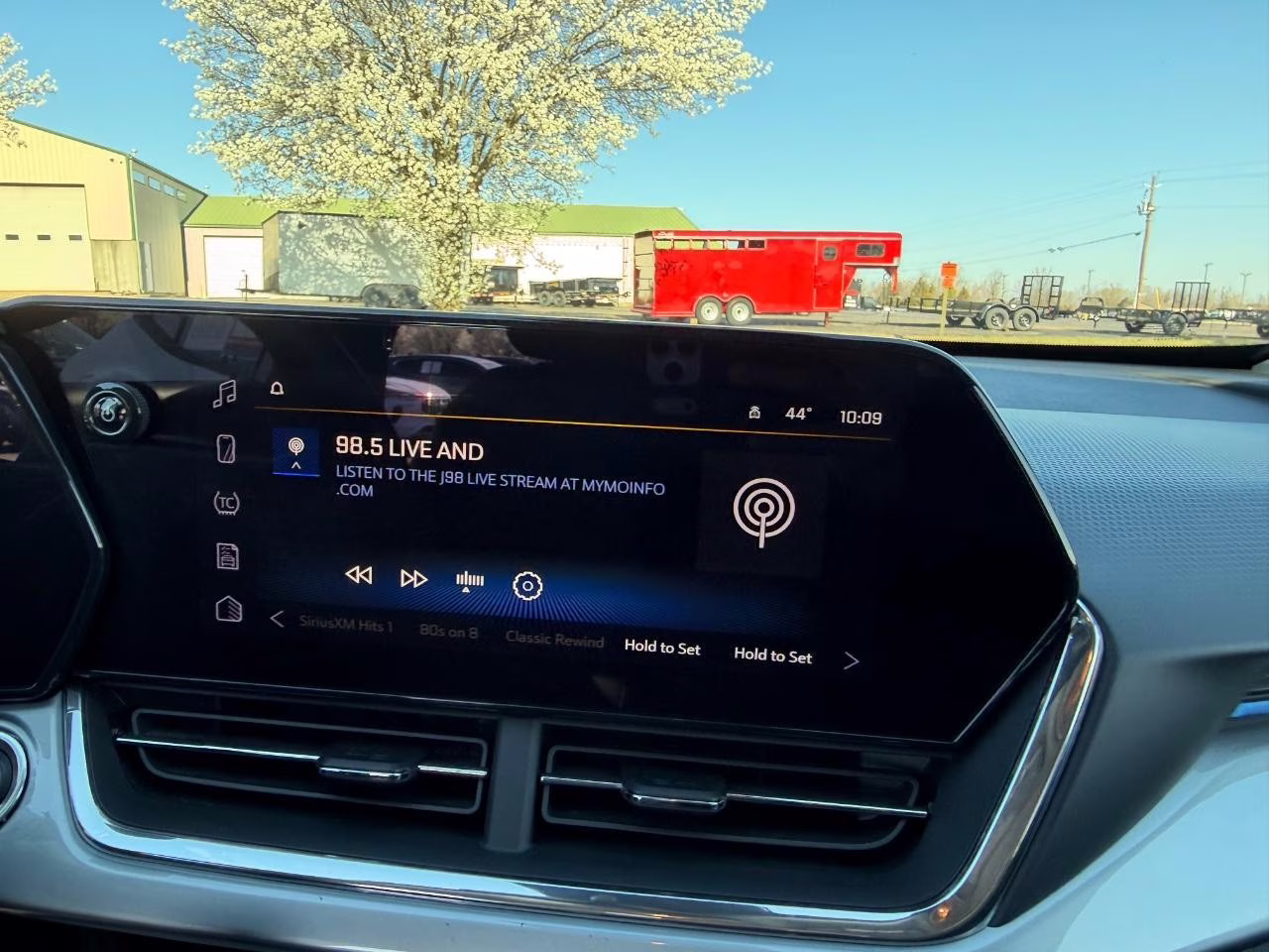 2025 Summit White Chevrolet Trax LT FWD SUV