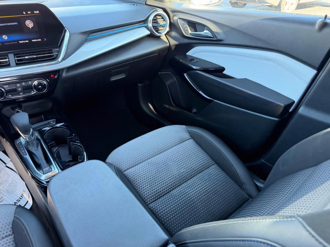 2025 Summit White Chevrolet Trax LT FWD SUV