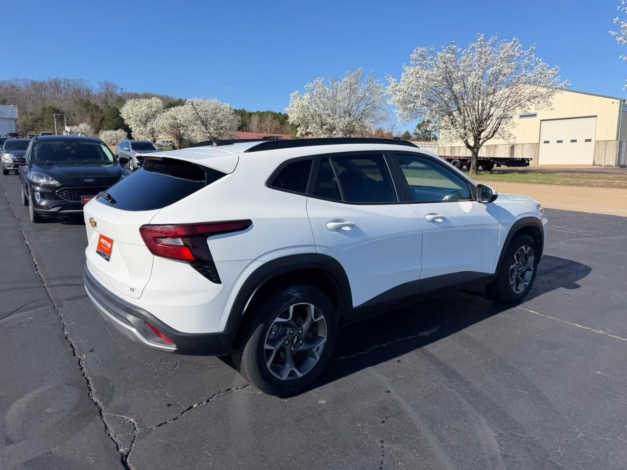 2025 Summit White Chevrolet Trax LT FWD SUV