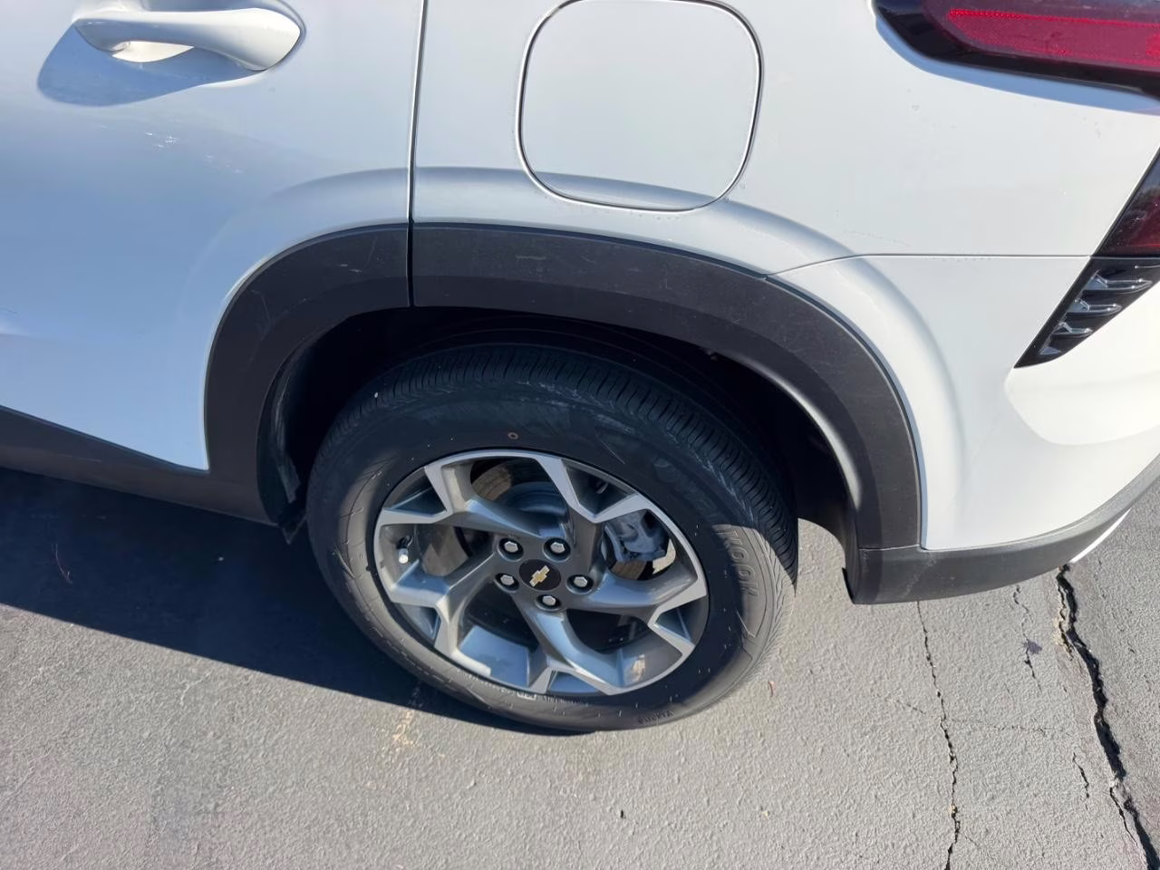 2025 Summit White Chevrolet Trax LT FWD SUV