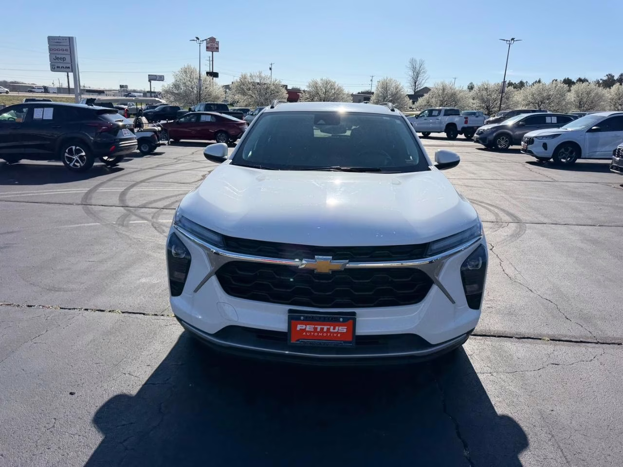 2025 Summit White Chevrolet Trax LT FWD SUV