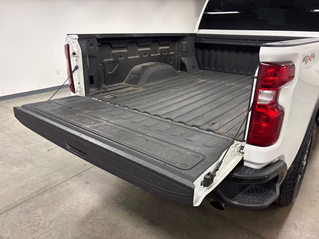 2022 Summit White Chevrolet Silverado 2500HD Custom 4X4 Truck