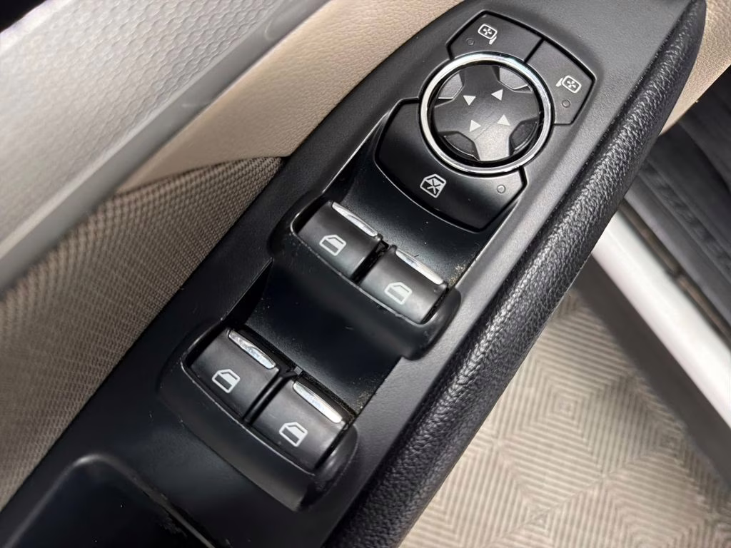 2019 Oxford White Ford Explorer Base FWD SUV