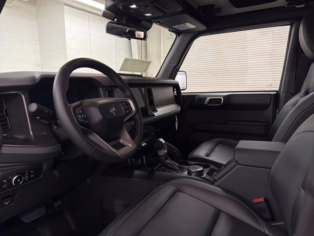 2025 OXFORD WHITE Ford Bronco Badlands 4X4 SUV