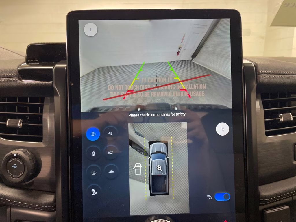 2025 ICONIC SILVER Ford F-150 Lightning Flash AWD Truck