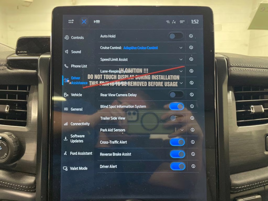 2025 ICONIC SILVER Ford F-150 Lightning Flash AWD Truck