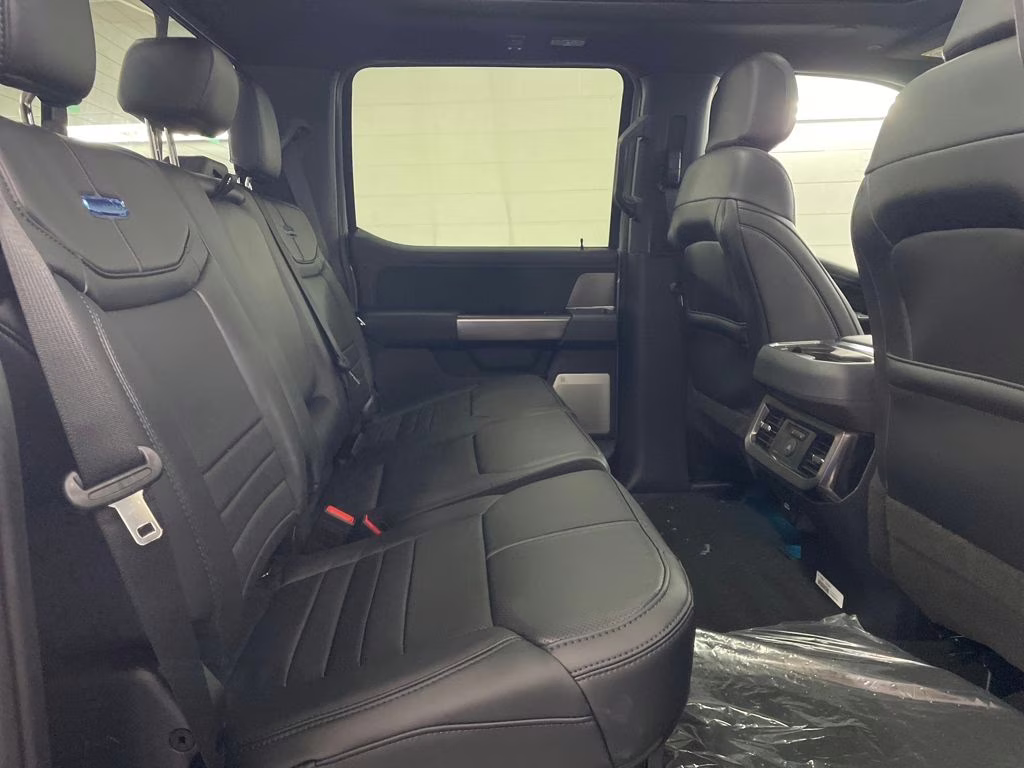 2026 AVALANCHE Ford Super Duty F-250 SRW Platinum 4X4 Truck