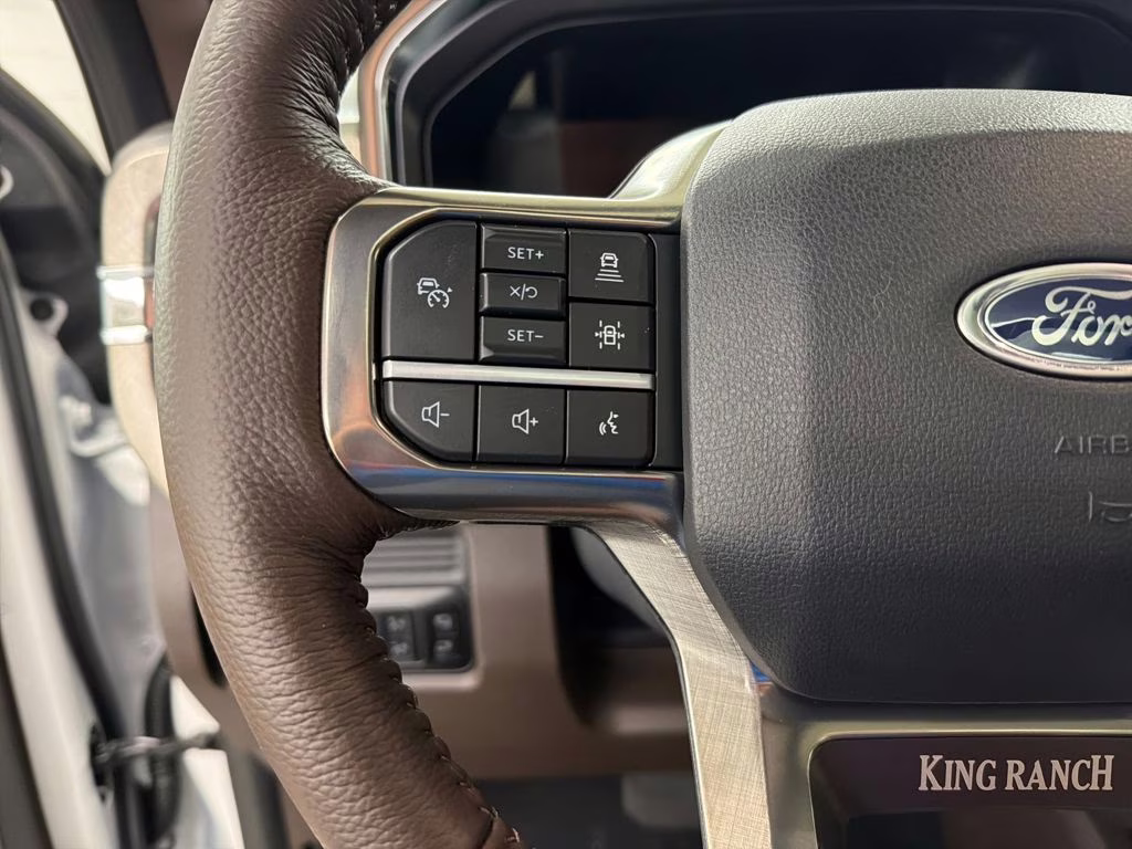 2026 STAR WHITE Ford Super Duty F-350 DRW King Ranch 4X4 Truck