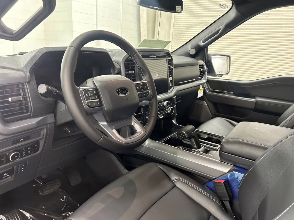 2025 OXFORD WHITE Ford F-150 XLT RWD Truck