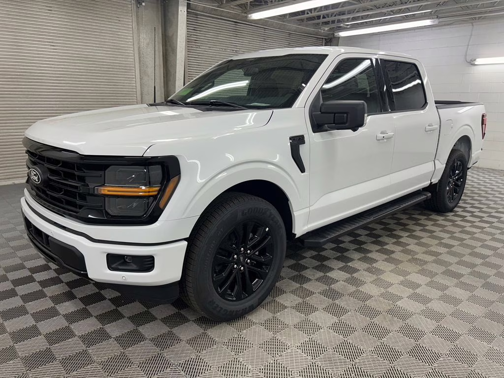 2025 OXFORD WHITE Ford F-150 XLT RWD Truck