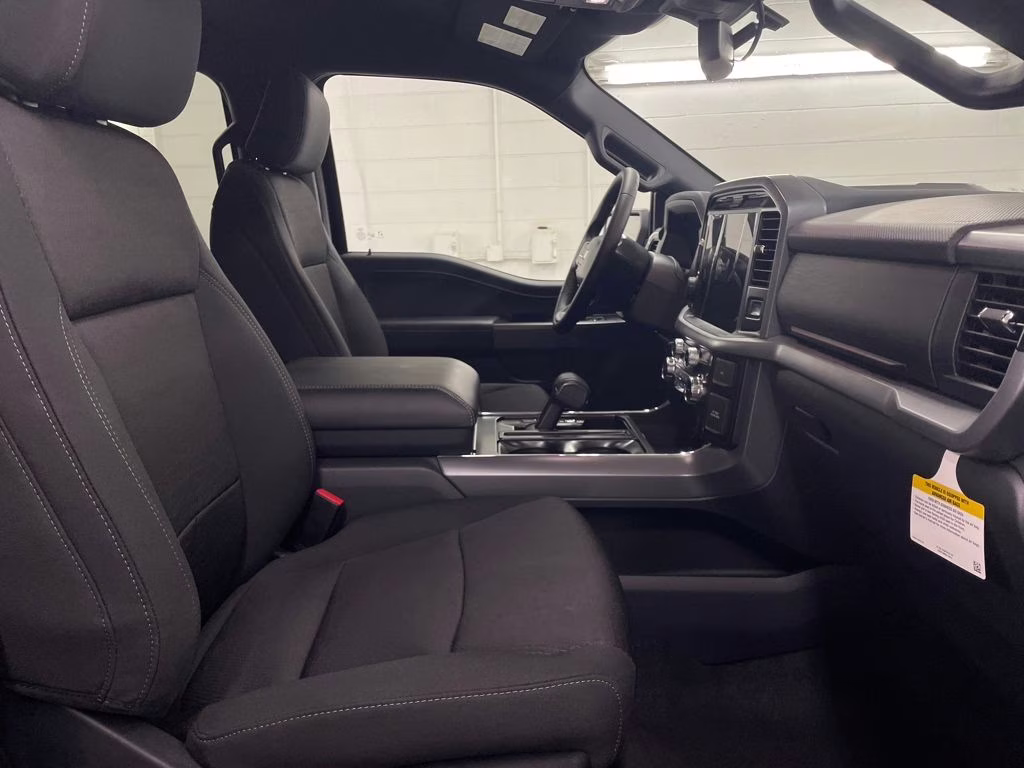 2025 AGATE BLACK Ford F-150 XLT RWD Truck