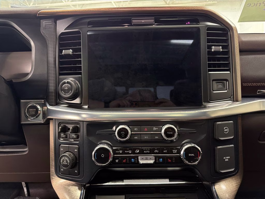 2025 Agate Black Metallic Ford F-150 King Ranch 4X4 Truck