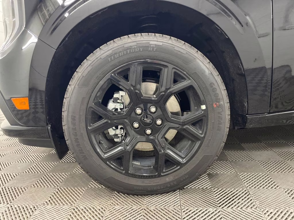 2025 SHADOW BLACK Ford Maverick Lobo High AWD Truck