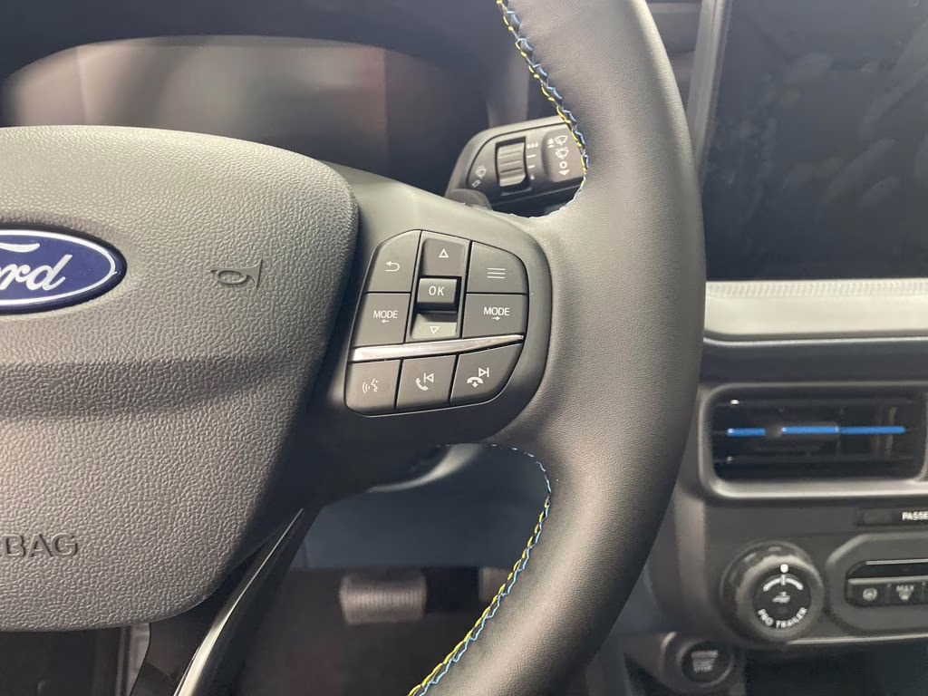 2025 SHADOW BLACK Ford Maverick Lobo High AWD Truck